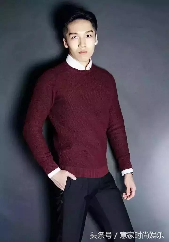 采访别人一身衣服多少钱,采访男生一身穿搭几十万