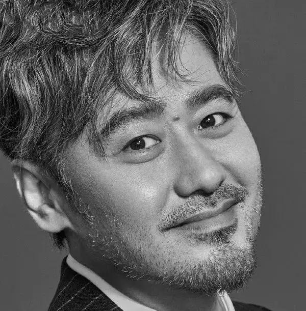 气质气场兼具的章子怡最喜欢用的口红色号！