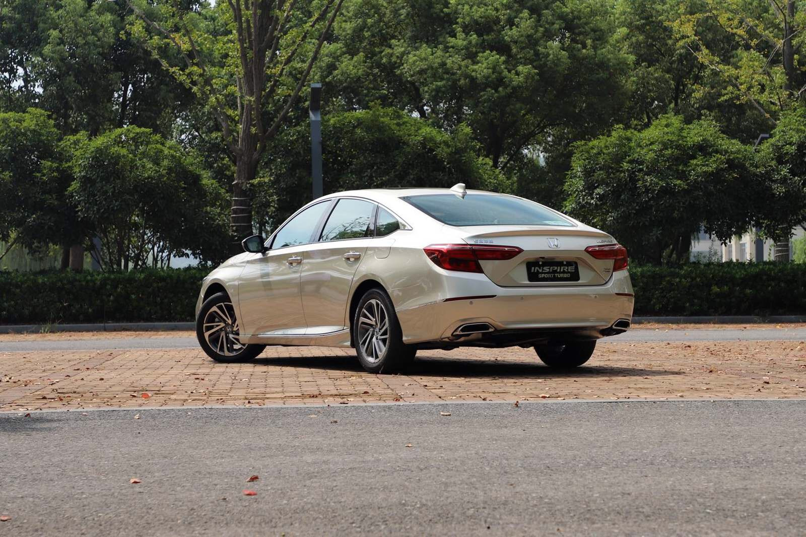 东风本田inspire260精致版落地价,本田雅阁1.5精英版与本田inspire