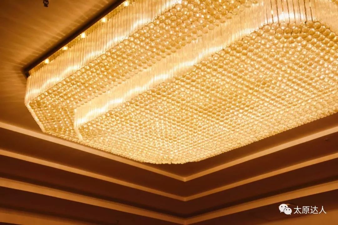 吃喝玩一体的温泉酒店有vr,沉浸式剧场ip酒店