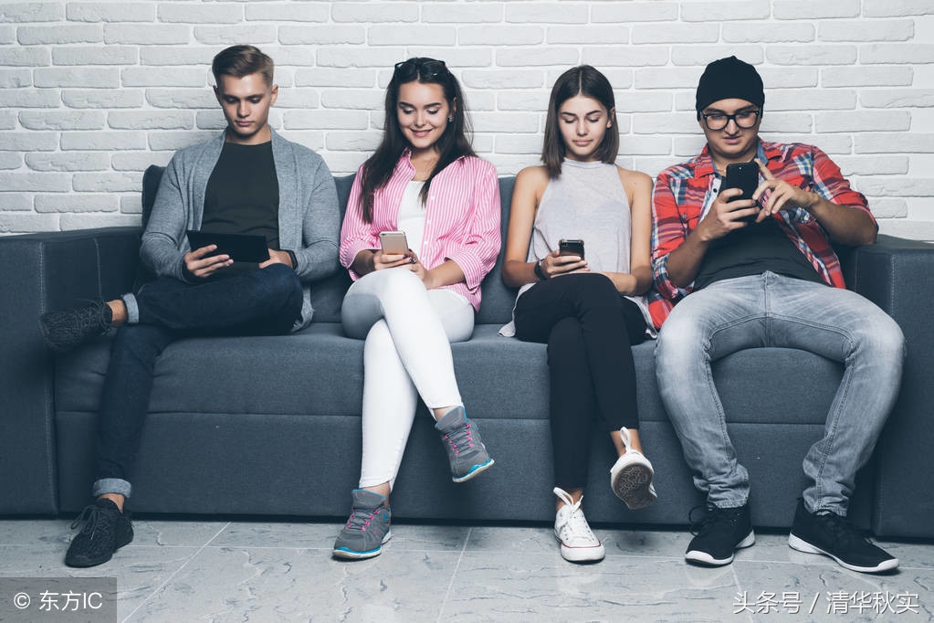 吓尿！每天玩手机4小时，8年后开刀换骨！颈椎病，正疯狂袭来！