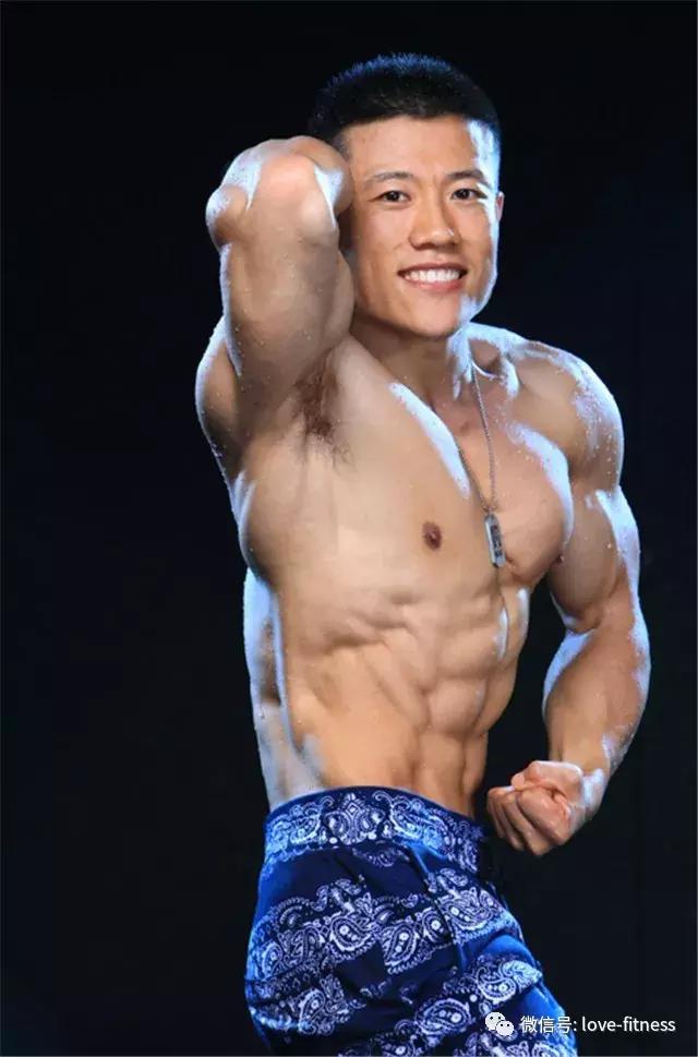 70kg卧推105kg深蹲140kg硬拉160kg,深蹲硬拉卧推共300公斤什么水平
