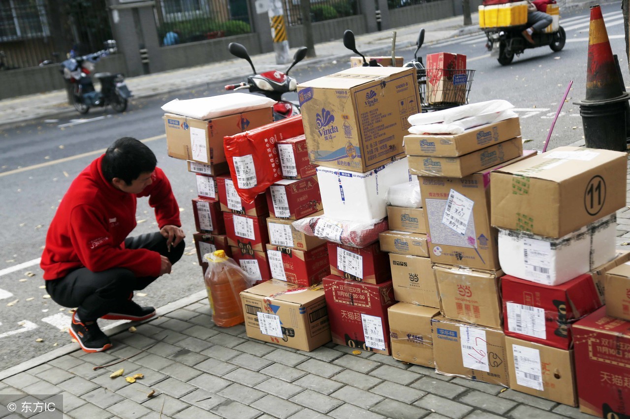 你楼下的社区便利店被它们盯上了……