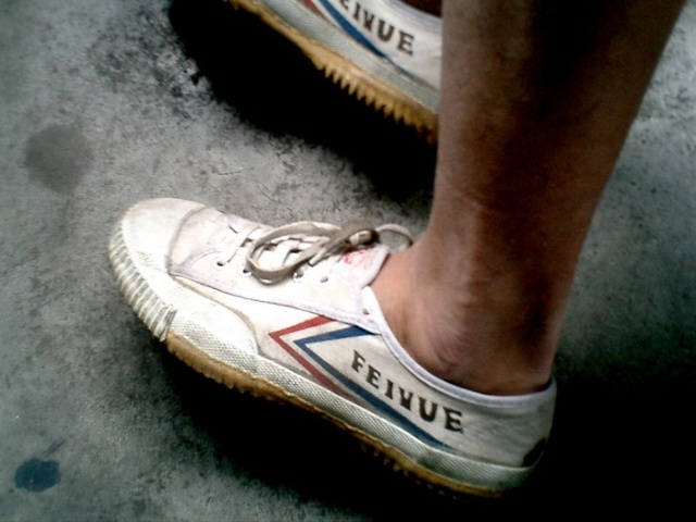 这双鞋子真的又小众又好穿,这双鞋子难道不是很流行吗英语