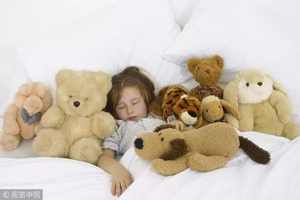 一个男子喝了一口椰汁,喝变质椰子汁死亡事件