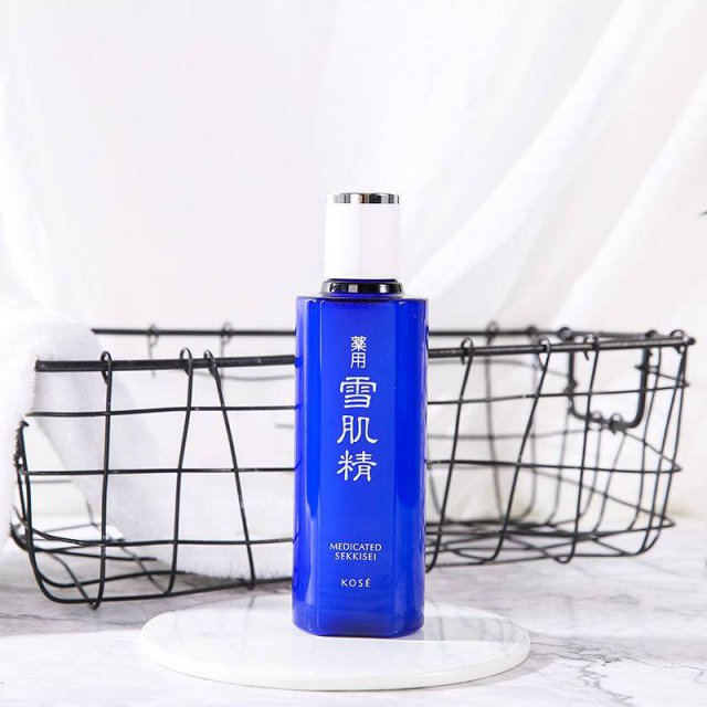 哪些成分的化妆水不能用,适合干皮巨补水保湿的精华液