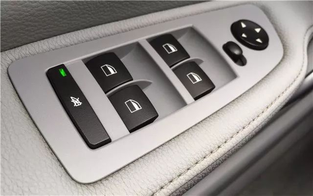 买一台十年的二手车值得吗,十年宝马x5二手