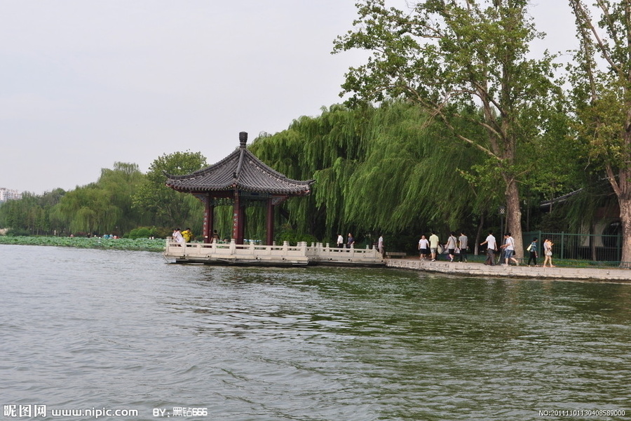 灵岩寺与趵突泉的区别,灵岩寺和趵突泉离多远