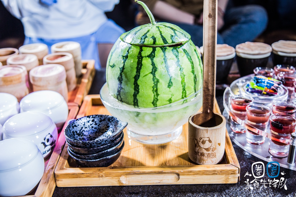 成都凌晨2点还在排队的贰麻酒馆，终于带着大熊猫来南昌了！