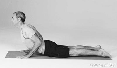 把驼背变成直背,舞蹈驼背应该怎样把背练直呢