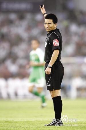 足球裁判吹哨规则和手势教学,足球裁判吹哨规则和手势