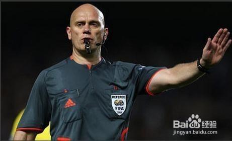 足球裁判吹哨规则和手势教学,足球裁判吹哨规则和手势