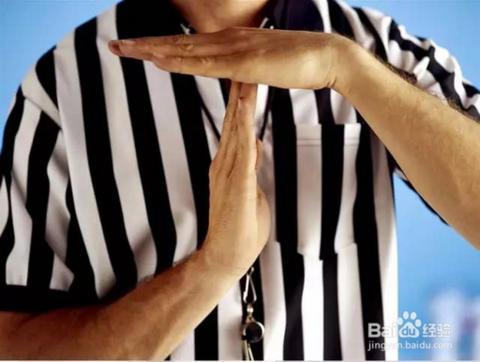 足球裁判吹哨规则和手势教学,足球裁判吹哨规则和手势