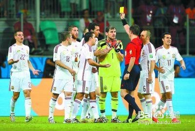 足球裁判吹哨规则和手势教学,足球裁判吹哨规则和手势