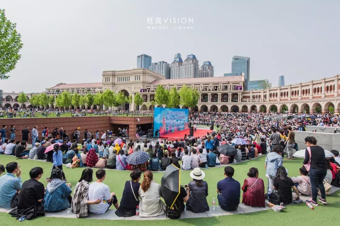 八十载体育圣地，新世纪民园广场