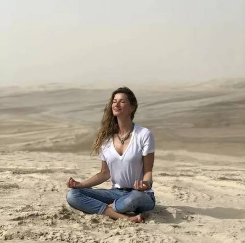 她被评为全球最有影响力的人，却也想过自杀！瑜伽让她重获新生