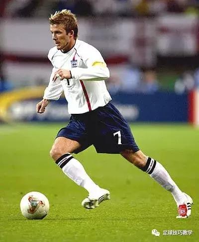 足球带球过人实用教学,足球带球过人射门技巧