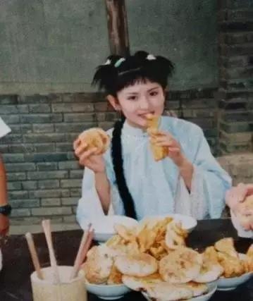 少年英雄方世玉谢娜扮演什么角色,少年英雄方世玉谢娜演谁的丫鬟