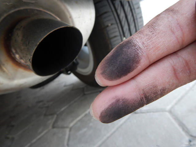 加油站把油加错了怎么处理,不小心加了加油站刚卸的油要紧吗