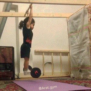 小孩倒立俯卧撑,倒立俯卧撑小学生练八块腹肌