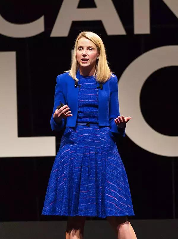 这样穿保准让你天天时髦不重样,女人30学会这么穿时髦感翻倍