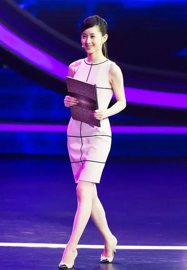 这样穿保准让你天天时髦不重样,女人30学会这么穿时髦感翻倍