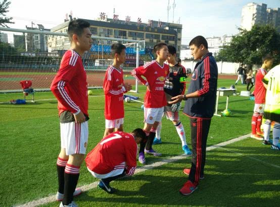 成都梦之队小学免费课程,小学足球梦之队