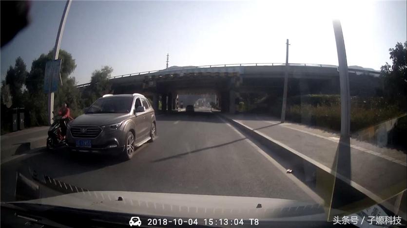 用手机管理爱车一腾讯车联轲轲西里T8行车记录仪