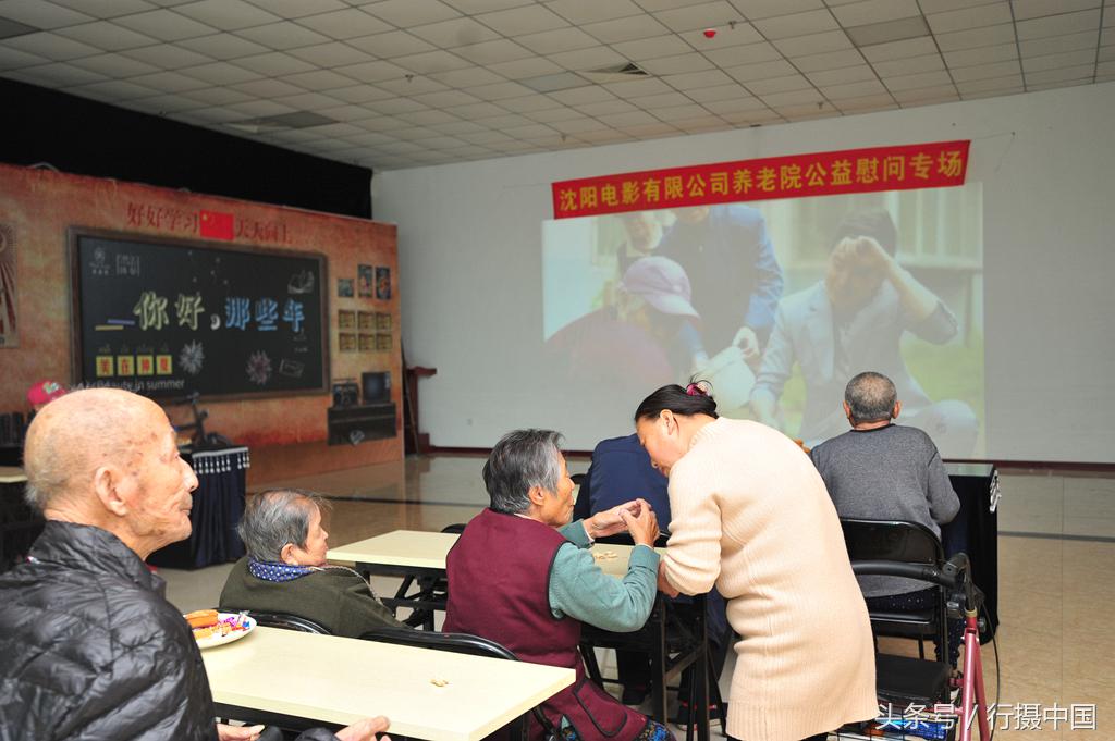 九九重阳节和父母一起过,九九重阳节和老人共舞