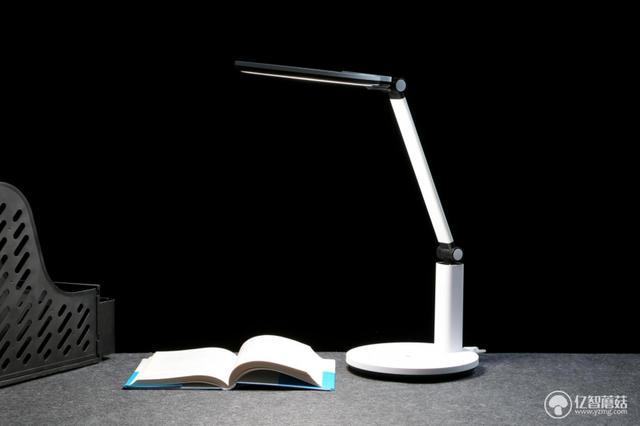 亿智蘑菇评测丨贴身书童——孩视宝护眼灯上手体验