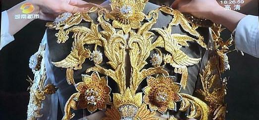 你还在羡慕金鹰女神的华服么？开这款车出去，你一样可以光彩照人