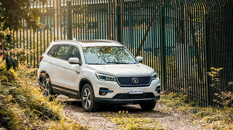 四驱在冰雪路面有什么优势,电动四驱和全时四驱应对冰雪路面