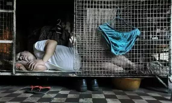 香港的棺材房是怎么样的,香港棺材房为什么那么多人住