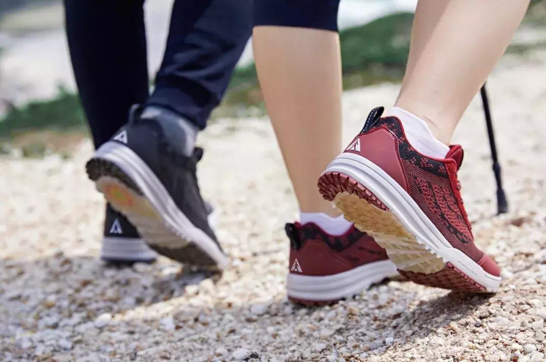 看看你的鞋底,鞋底哪边磨损厉害才是正常