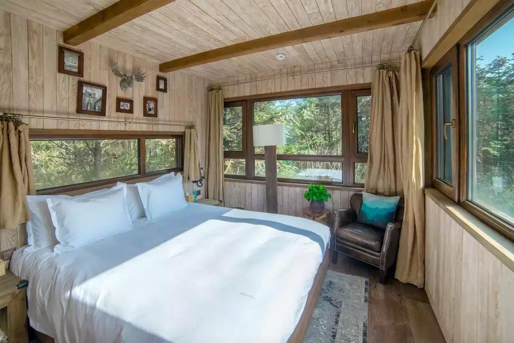 这片媲美京都的红叶之森只藏15栋梦幻树屋，杭州1.5h直达！