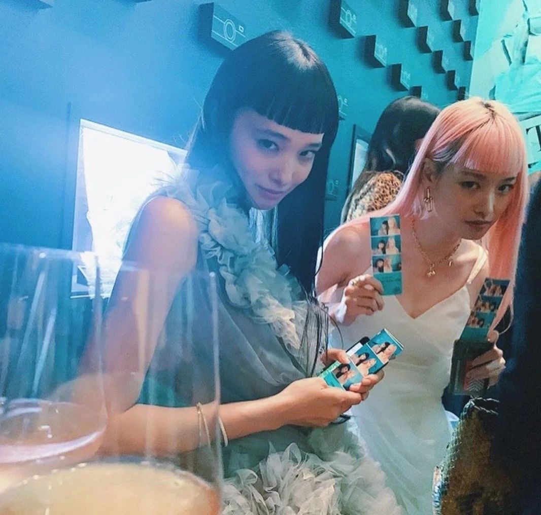 适合圆脸发型女2021流行发型秋冬,2022最洋气短发型秋冬