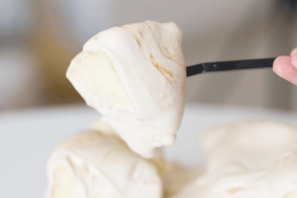 等了三个小时的爆浆奶盖蛋糕,草莓奶盖爆浆蛋糕哪家好吃