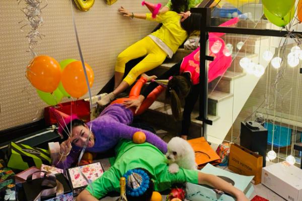 现在流行假摔炫富？谢楠“摔”出的东西引人羡慕，网友：你赢了！