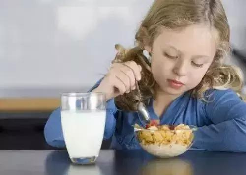 孩子不好好吃饭试试这个方法,孩子不好好吃饭4个方法
