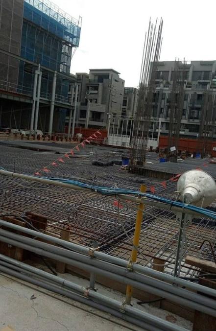 吐槽大会：工地小哥舍命救女童却被贵妇母亲嫌脏：死变态！