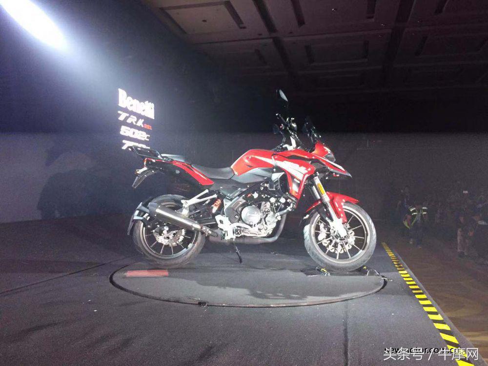 贝纳利752s骑行坐姿和502c骑行坐姿,贝纳利502c和752s一样的链条吗