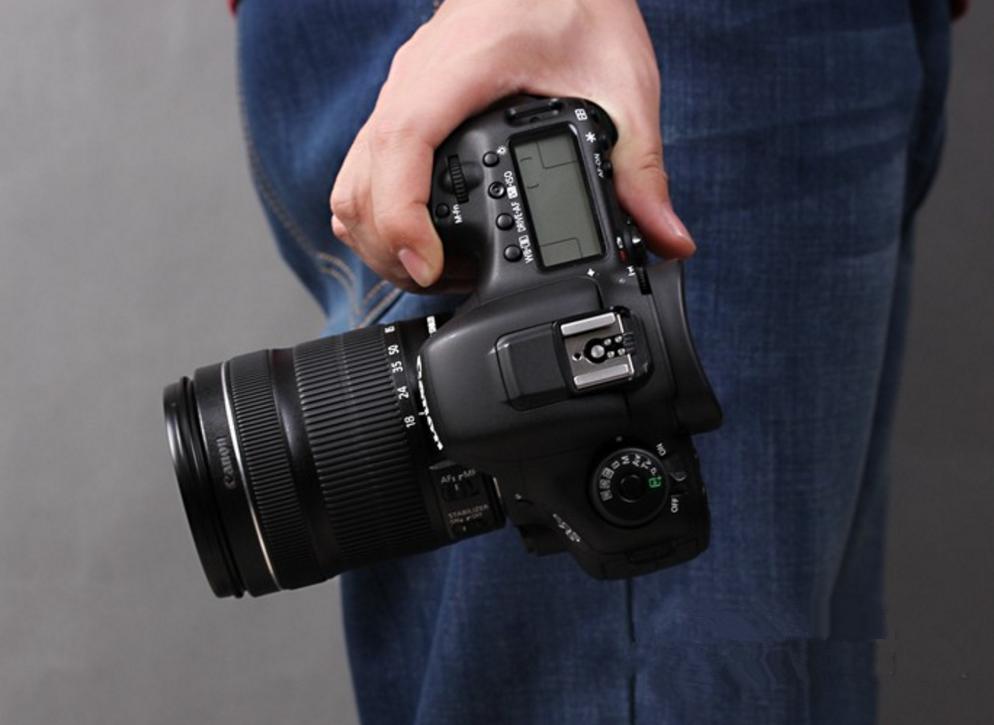 性价比最高的残画幅！机身仅8499元，连拍堪比专业全画幅