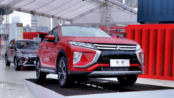 广汽三菱奕歌雪地越野视频,广汽三菱奕歌2021