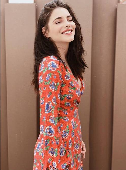 真敢穿！西汉姆联前锋性感女友晒翘臀图，球迷称：肯定很旺夫