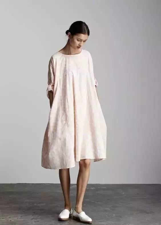 棉麻布料适合做什么款式的衣服,最时尚面料柔软的衣服