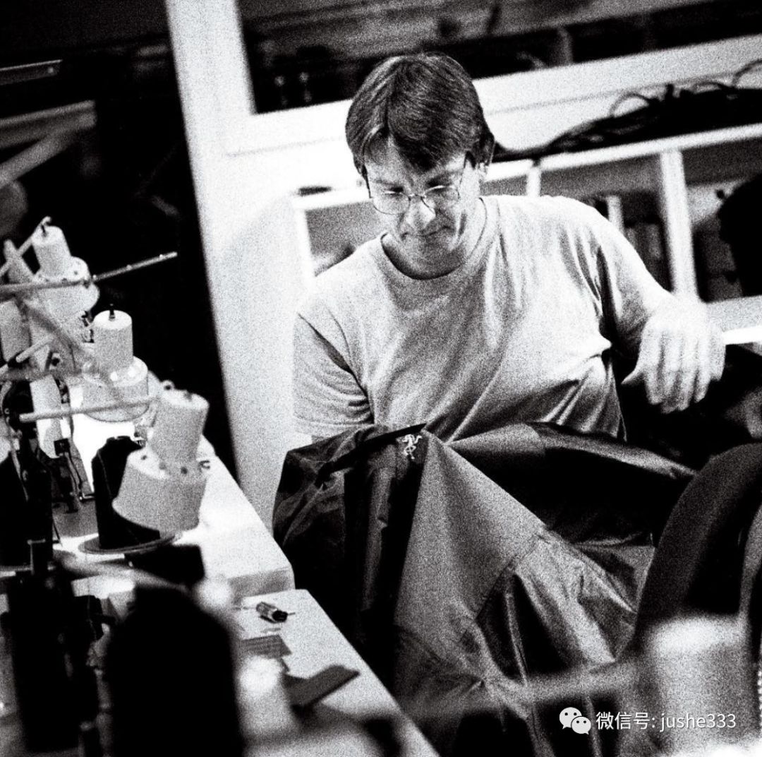 商务冲锋衣怎么搭配好看,哪个品牌的冲锋衣比较商务