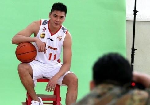 男篮新秀痴迷名模*兽兽**，夜不归宿被国家队开除，今搞投资身家不菲