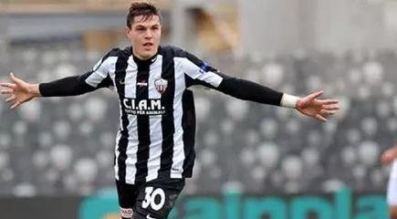 fm2022如何续约姆巴佩,实况足球铜球妖人姆巴佩