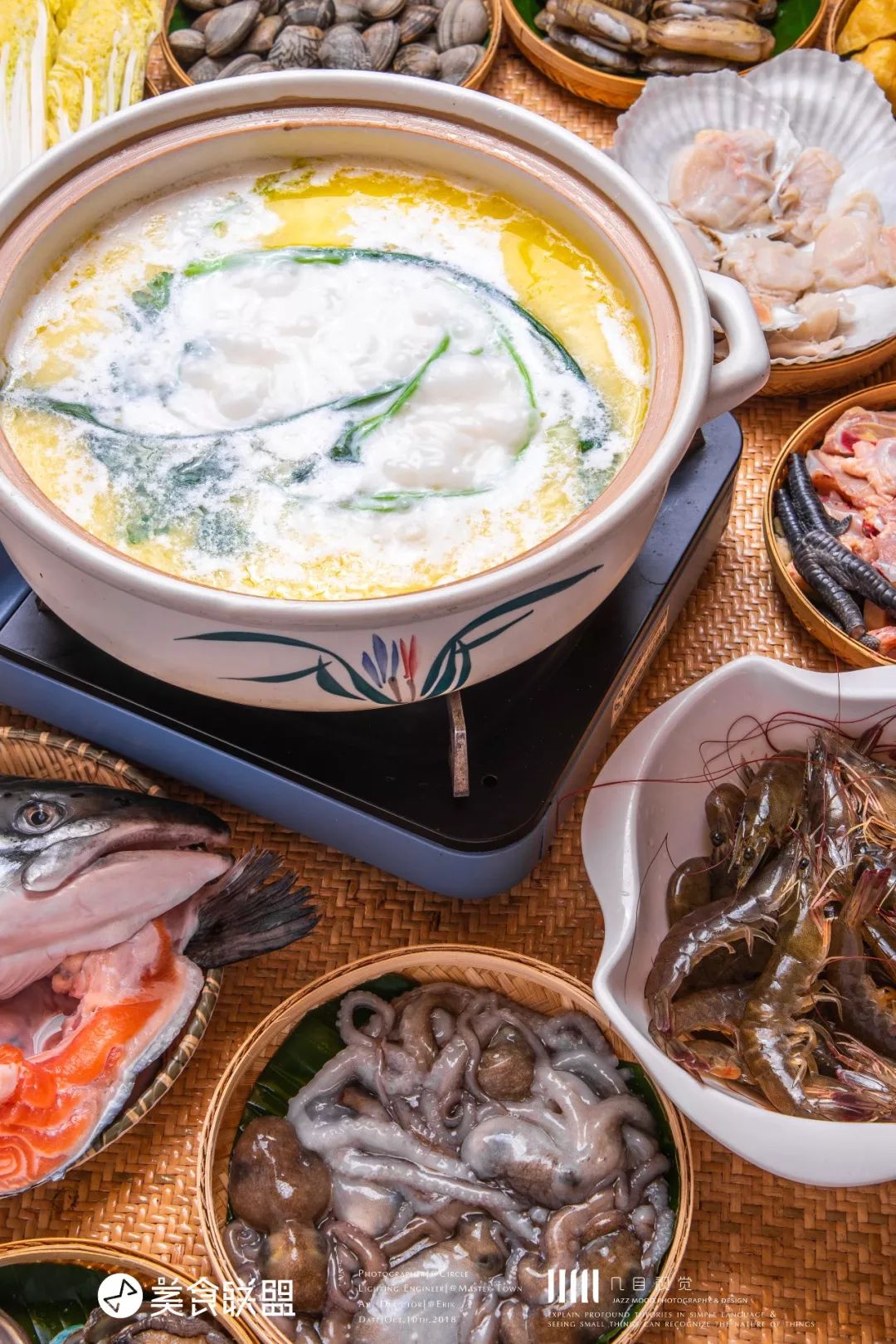 昆明闹市这家12年老店,独创傣式火锅一年只卖89天,大闸蟹涮着吃