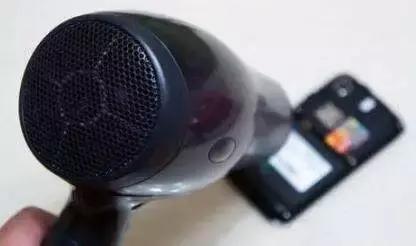 手机进水喇叭有杂音滋滋怎么解决,手机进水了如何将听筒中的水震掉